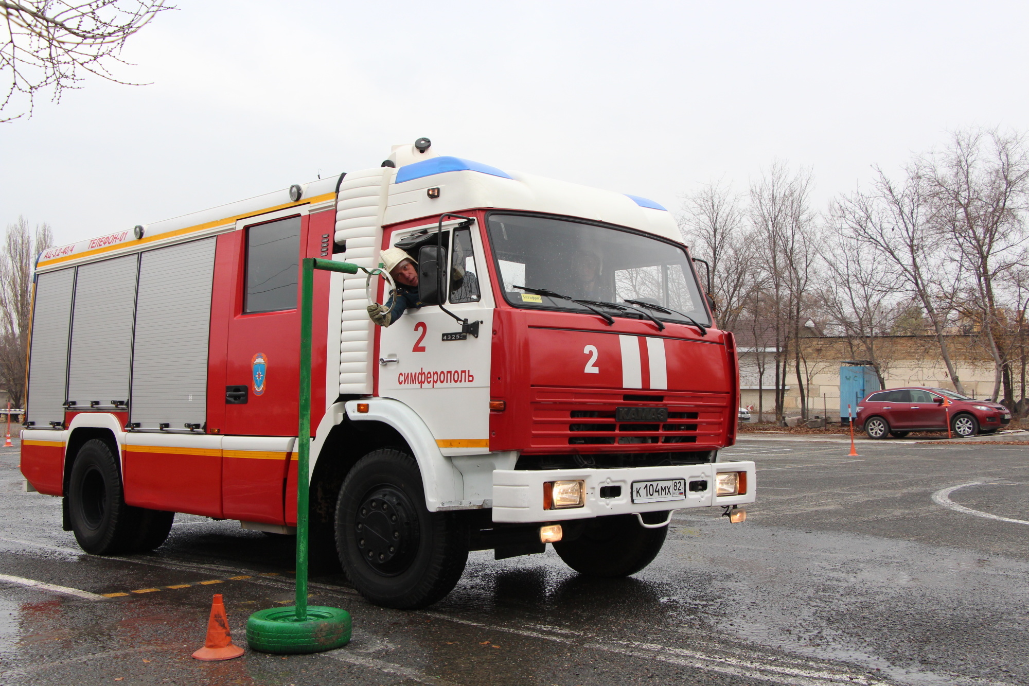 В Симферополе прошли соревнования по «Скоростному маневрированию на пожарных  автомобилях» - Новости - Главное управление МЧС России по Республике Крым